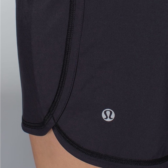 Lululemon black shorts size 6 - Picture 3 of 8
